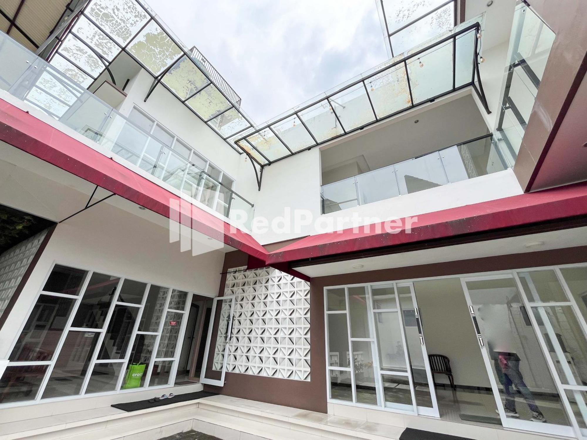Griya Borobudur Malang Syariah Redpartner Blimbing  Exterior photo
